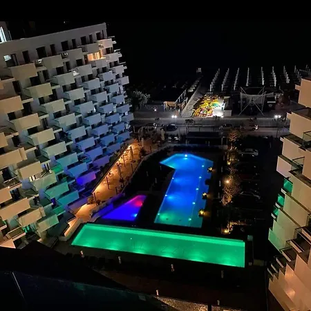 アパート Alee Infinity Pool & *