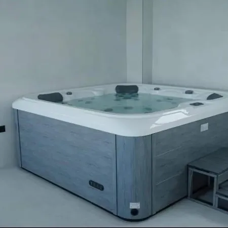 アパート Alee Infinity Pool & ナボダリ