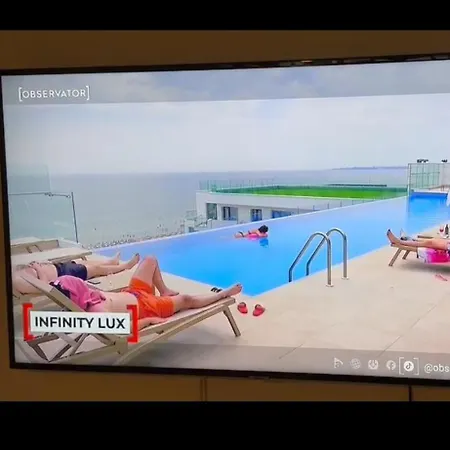 Alee Infinity Pool & ナボダリ