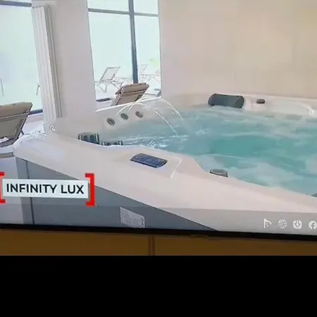 Alee Infinity Pool & *