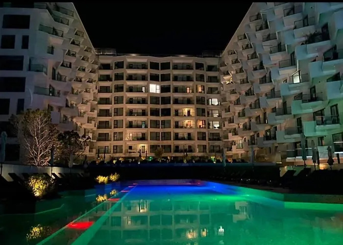 アパート Alee Infinity Pool & ナボダリ