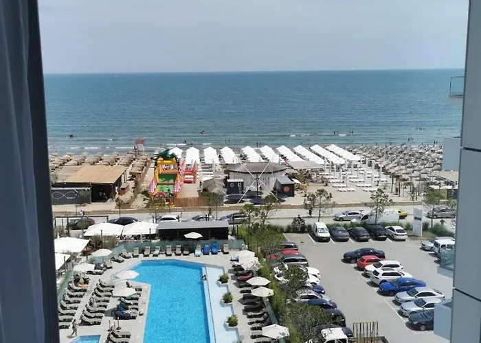 アパート Alee Infinity Pool & ナボダリ