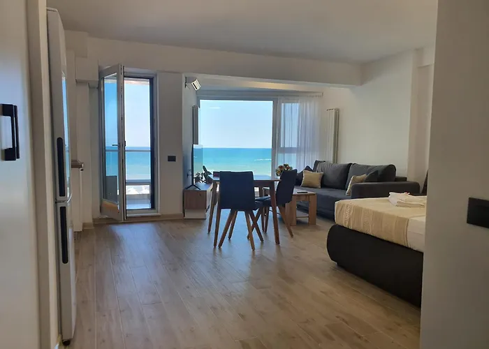 Alee Infinity Pool & ナボダリ