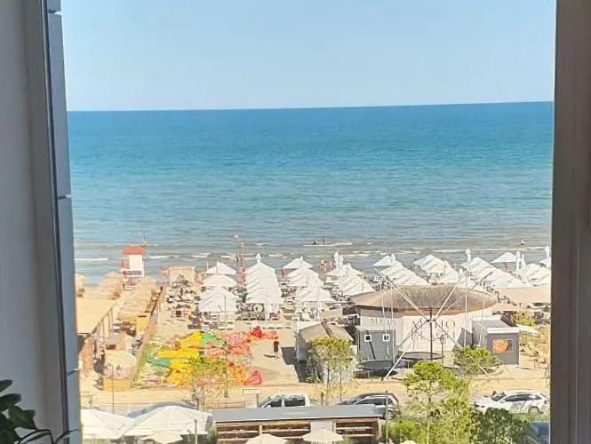 Alee Infinity Pool & ナボダリ