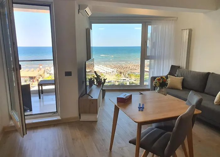 Alee Infinity Pool & アパート ナボダリ