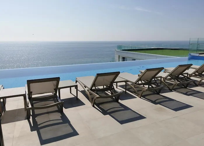 Alee Infinity Pool & *