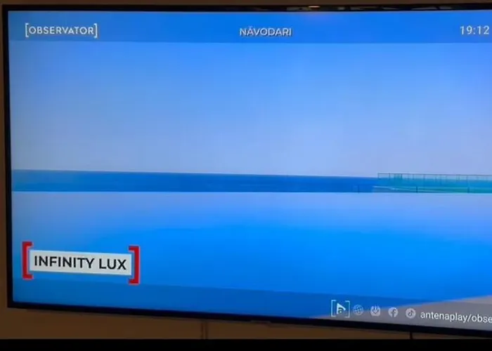 Alee Infinity Pool & アパート