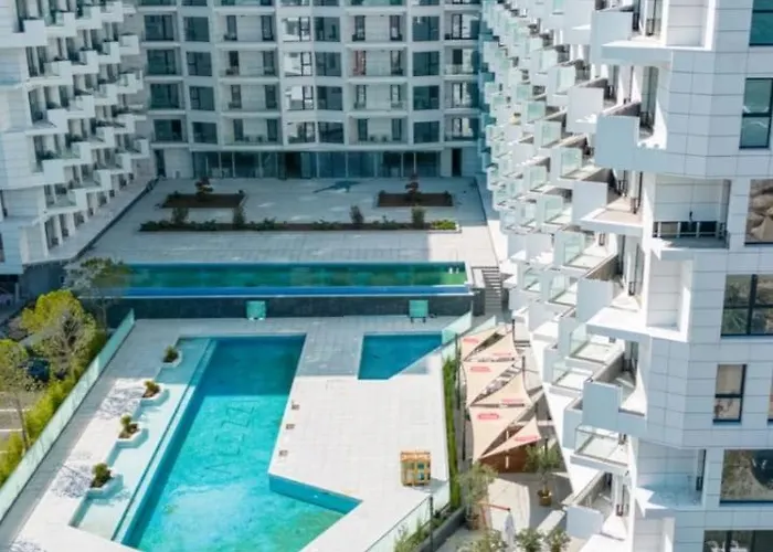 Alee Infinity Pool & * ナボダリ